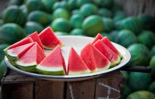 产后小瓜可以吃吗,产后小瓜适宜食用吗？营养与安全探讨